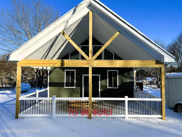 view of front of property featuring a fenced front yard