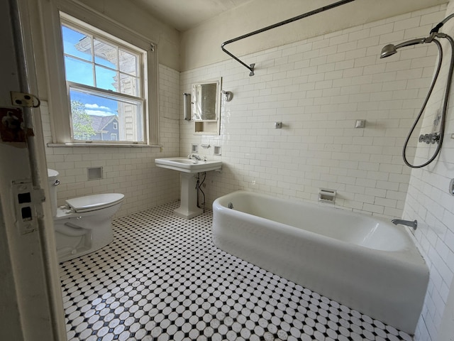 712 Thomas St, Stroudsburg, PA 18360 - full bath featuring toilet, shower / washtub combination, and tile walls