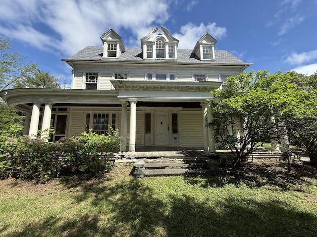 712 Thomas St, Stroudsburg, PA 18360 - view of front facade featuring covered porch