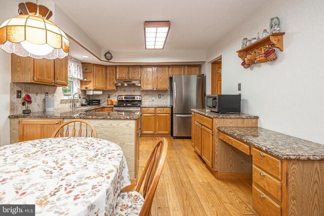 16 Kiloran Wynd Rd, Glenmoore, PA 19343 - kitchen with appliances with stainless steel finishes, light wood-style floors, dark stone countertops, tasteful backsplash, and recessed lighting