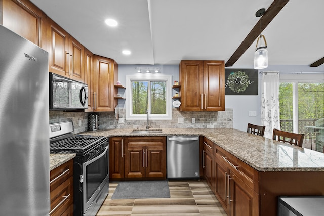 19 Conservancy Ct, Gouldsboro, PA 18424 - kitchen featuring appliances with stainless steel finishes, a sink, a peninsula, plenty of natural light, and recessed lighting