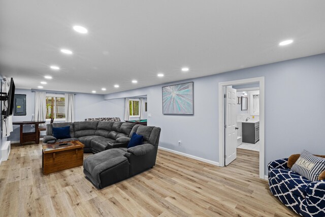 19 Conservancy Ct, Gouldsboro, PA 18424 - living area featuring recessed lighting, light wood-style flooring, and baseboards