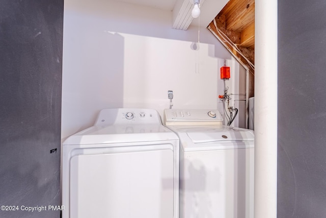 washroom with laundry area and washing machine and dryer