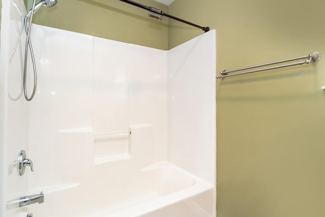 621 E Princeton Ave, Palmerton, PA 18071 - bathroom with tub / shower combination