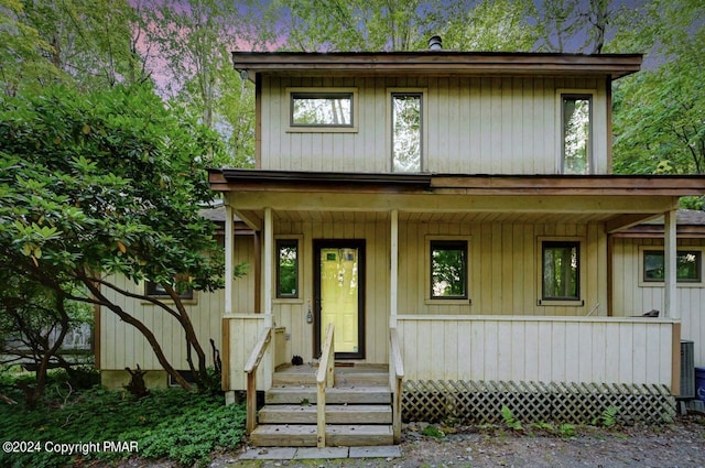 view of front facade featuring a porch