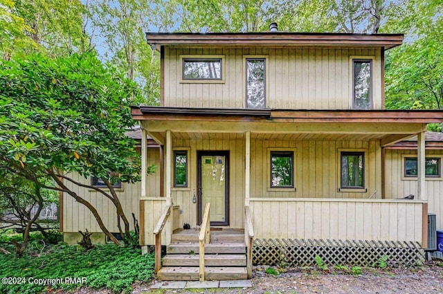 view of front of home featuring a porch