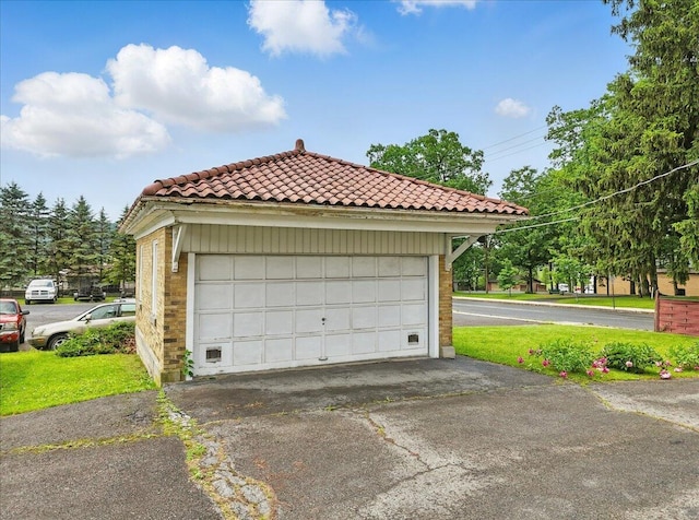 639 Iron St, Lehighton, PA 18235 - view of detached garage