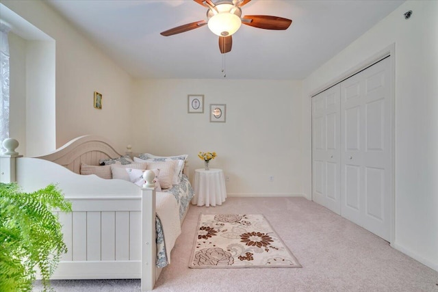bedroom featuring a closet, baseboards, a ceiling fan, and carpet flooring