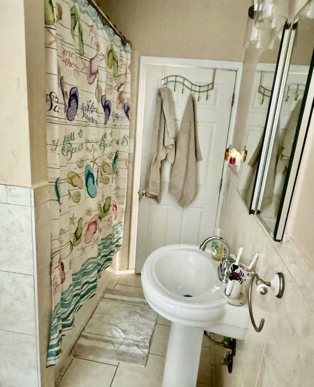 bathroom featuring tile patterned floors, a shower with curtain, and tile walls