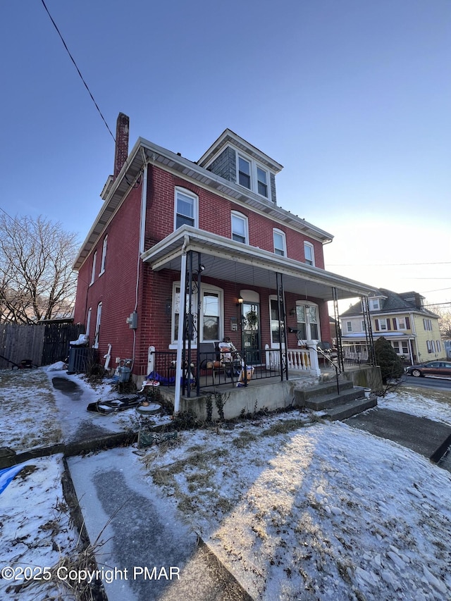 view of front of home featuring a porch