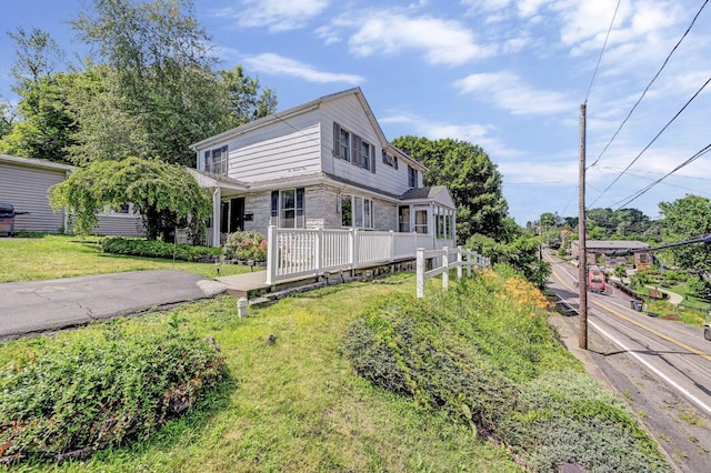 view of front of home with a front yard