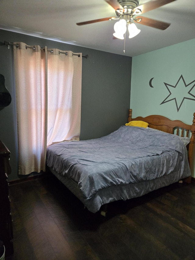 bedroom with ceiling fan