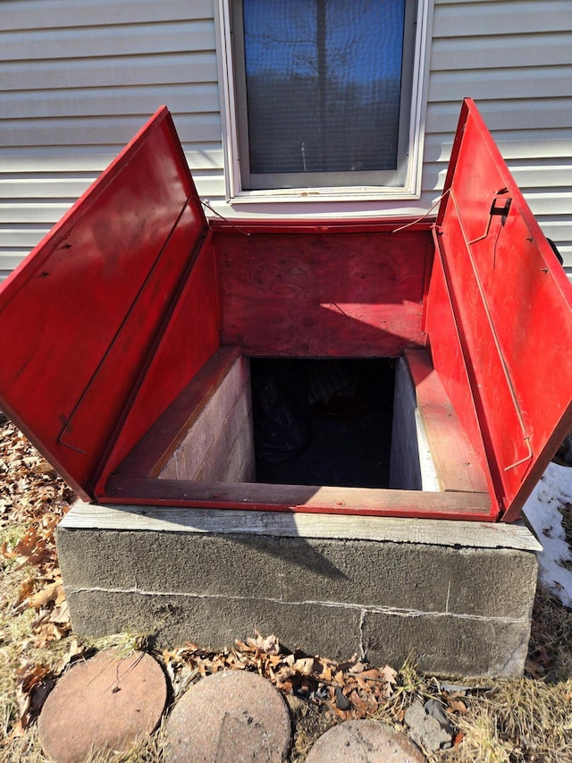 exterior details featuring a bulkhead entry