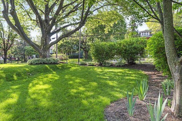 631 Main St, Tatamy, PA 18085 - view of yard