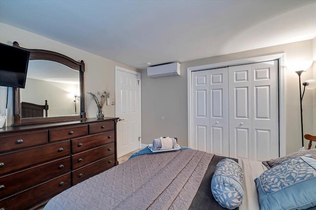 bedroom with a wall unit AC and a closet