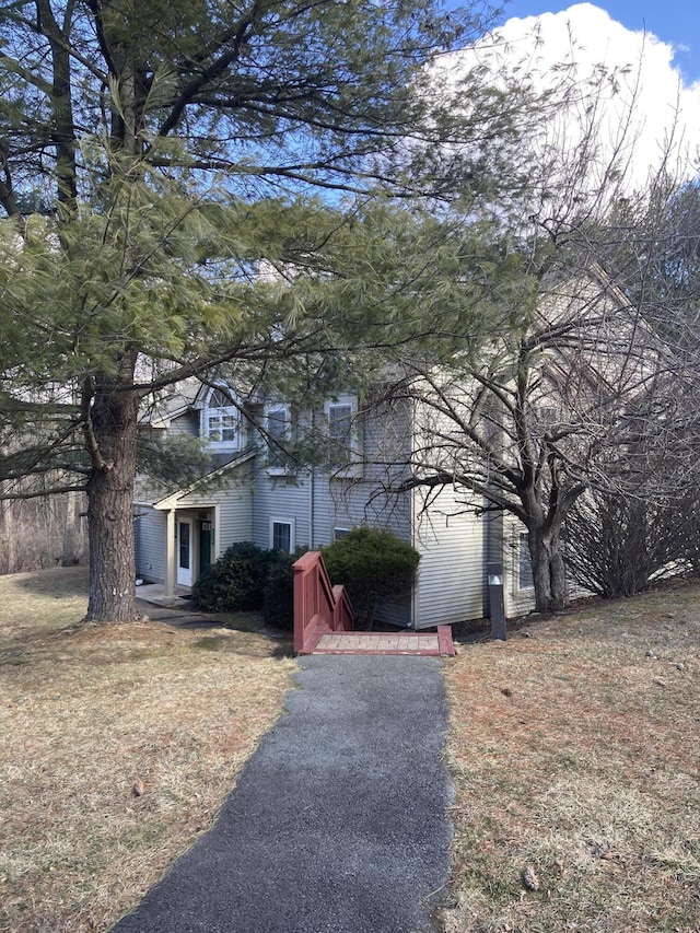 view of front of house featuring aphalt driveway