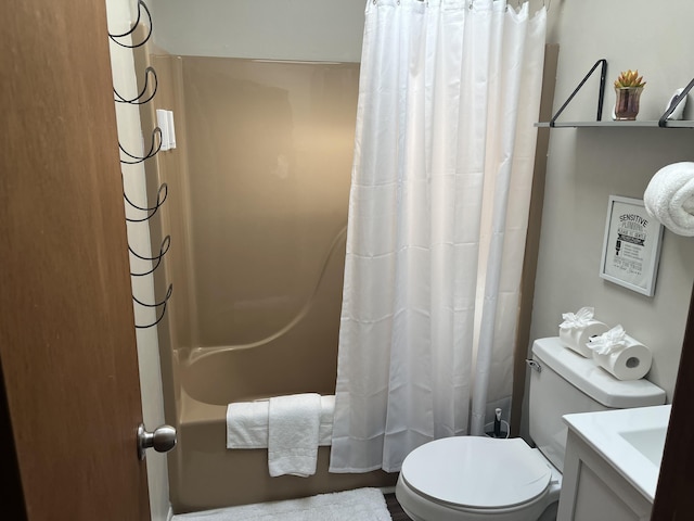 1076 Knollwood Dr, Tobyhanna, PA 18466 - full bath featuring vanity, toilet, and shower / bath combo with shower curtain