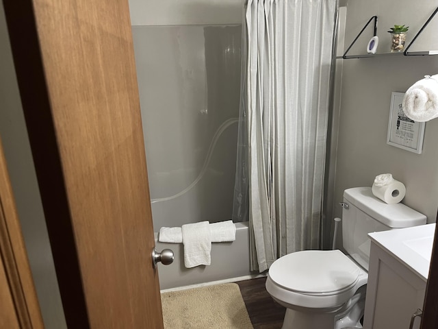 1076 Knollwood Dr, Tobyhanna, PA 18466 - bathroom featuring vanity, shower / bath combo, toilet, and wood finished floors