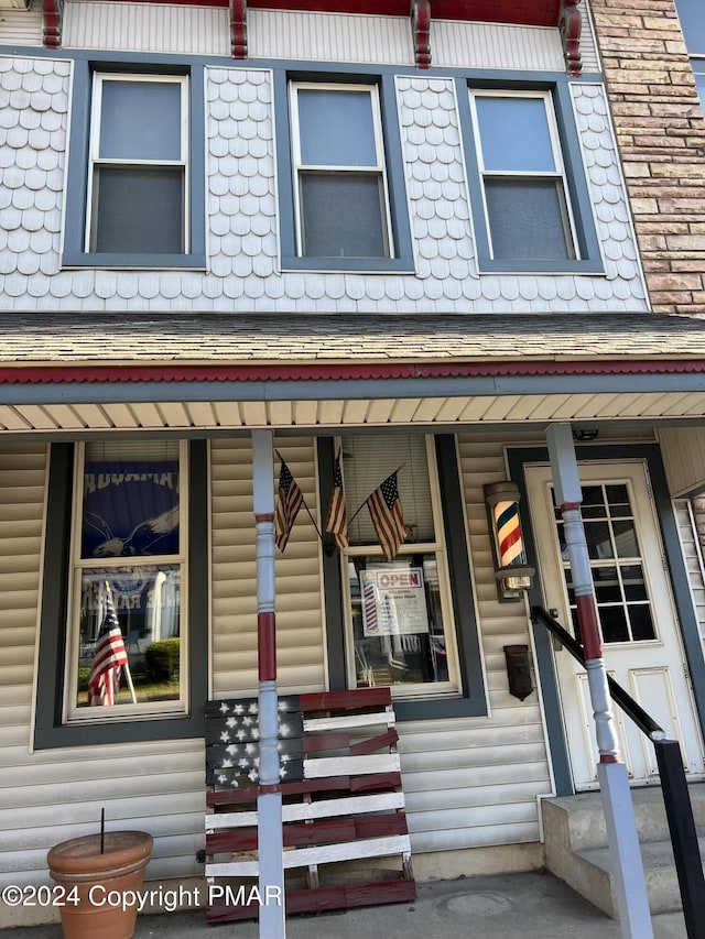 view of front of house with a porch