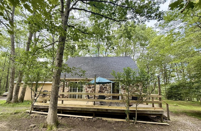 41 Pinoak Dr, Jim Thorpe, PA 18229 - rear view of property featuring a shingled roof and a wooden deck