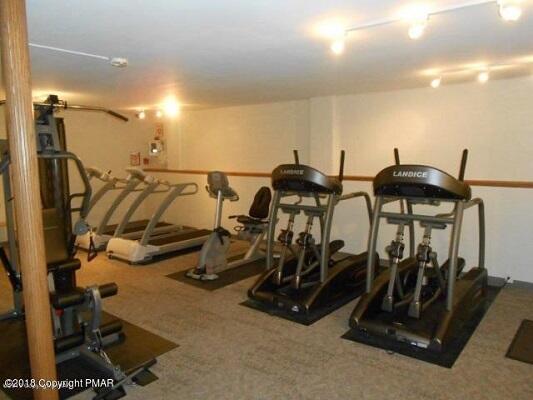 1473 Packanack Dr, Clifton Township, PA 18424 - photo 8