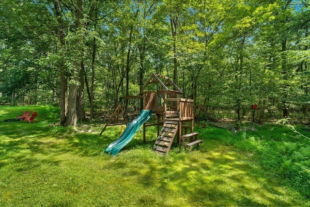 114 Gregory Ct, Stroudsburg, PA 18360 - view of play area featuring a yard