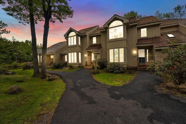 1055 Crestwoods Dr, Pocono Pines, PA 18350 - view of front of home