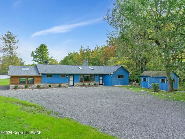 368 Stillwater Dr, Pocono Summit, PA 18346