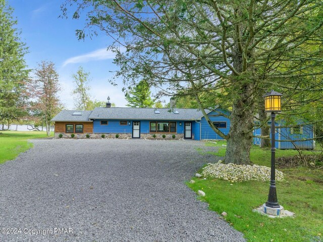 368 Stillwater Dr, Pocono Summit, PA 18346