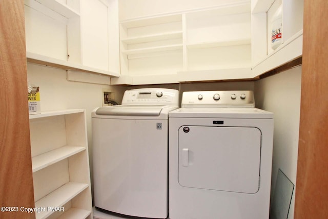 158 Davis Cir, Bushkill, PA 18324 - laundry area with independent washer and dryer