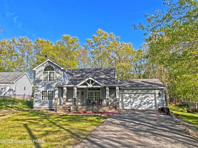 158 Davis Cir, Bushkill, PA 18324 - traditional-style house featuring covered porch, driveway, and a garage