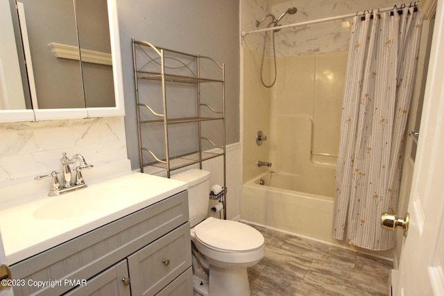 158 Davis Cir, Bushkill, PA 18324 - full bathroom featuring shower / tub combo with curtain, vanity, and tasteful backsplash