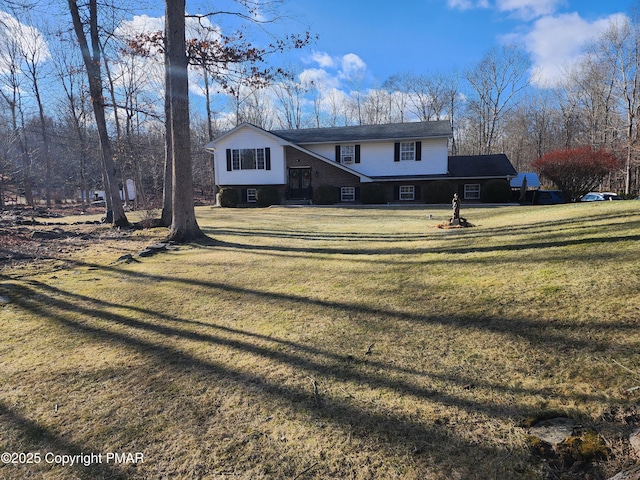 split foyer home with a front yard