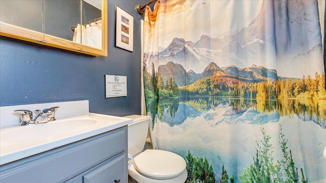 bathroom with toilet, a shower with shower curtain, and vanity