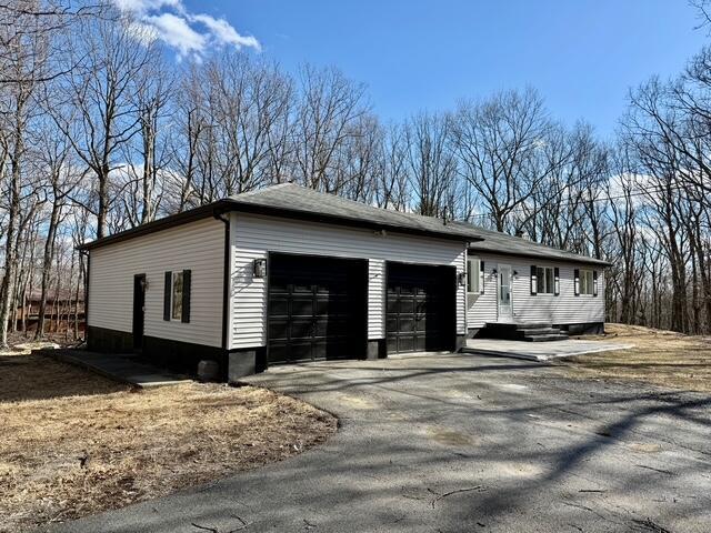 view of front facade featuring an attached garage and aphalt driveway