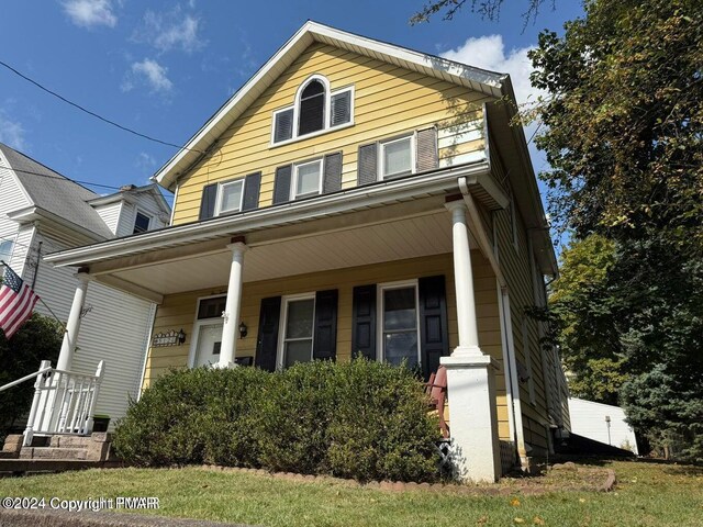 Listing photo 3 for 512 Sarah St, Stroudsburg PA 18360