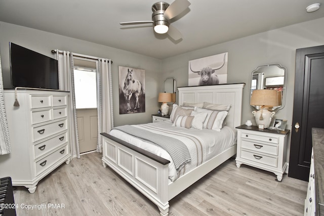 bedroom featuring light wood-style flooring and a ceiling fan