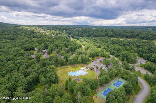 bird's eye view featuring a wooded view