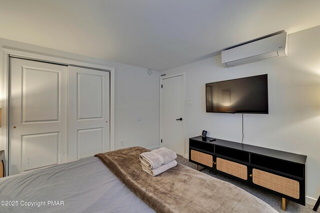 carpeted bedroom featuring a closet and a wall mounted air conditioner