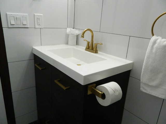 7086 Boulder Ct, Tobyhanna, PA 18466 - half bath with tile walls, vanity, and tasteful backsplash