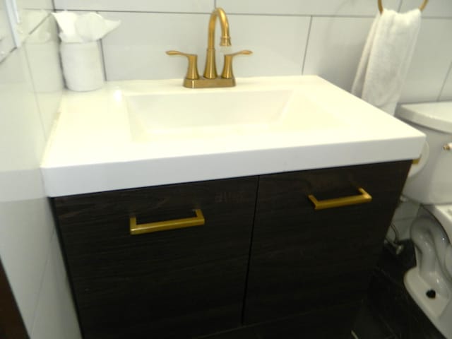 7086 Boulder Ct, Tobyhanna, PA 18466 - bathroom featuring vanity and toilet