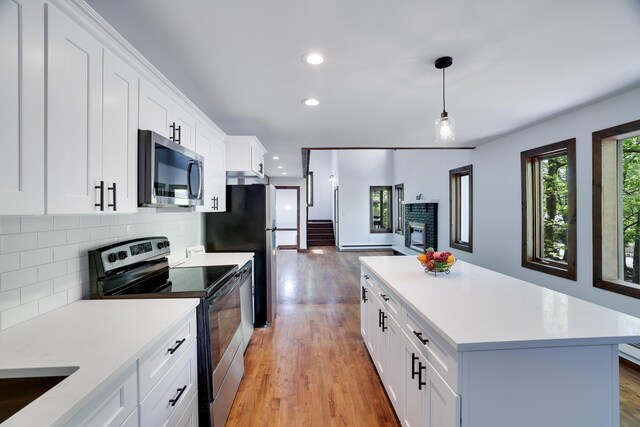 8210 Pine Grove Dr, East Stroudsburg, PA 18301 - kitchen with appliances with stainless steel finishes, light wood finished floors, light countertops, and recessed lighting