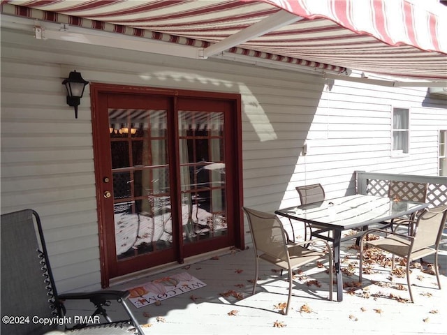 exterior space with outdoor dining space and a wooden deck