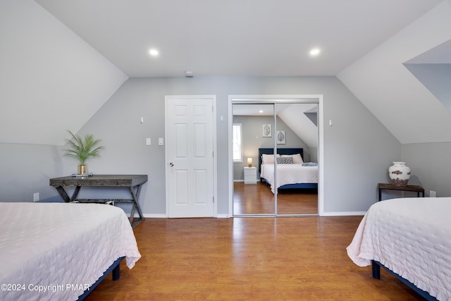 bedroom featuring lofted ceiling, recessed lighting, baseboards, and wood finished floors