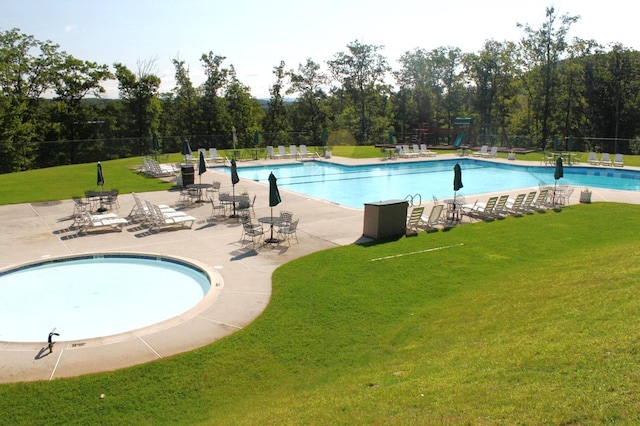 376 Linden Ct Unit 376, Tannersville, PA 18372 - community pool featuring a patio area and view of scattered trees