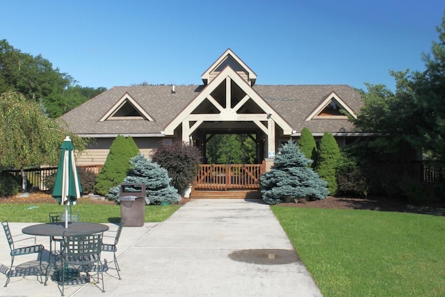 376 Linden Ct Unit 376, Tannersville, PA 18372 - surrounding community with a lawn