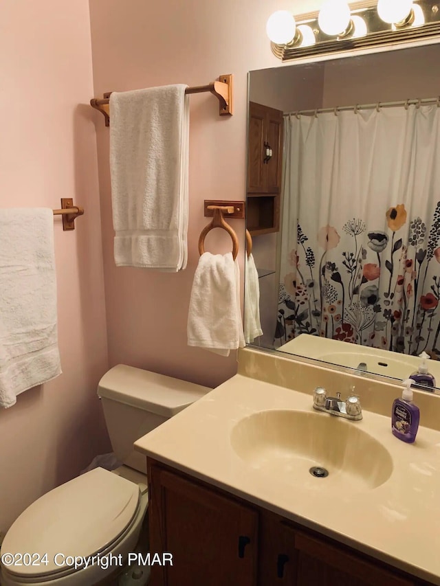 133 N Eastwood Dr, Greentown, PA 18426 - full bath with vanity, curtained shower, and toilet