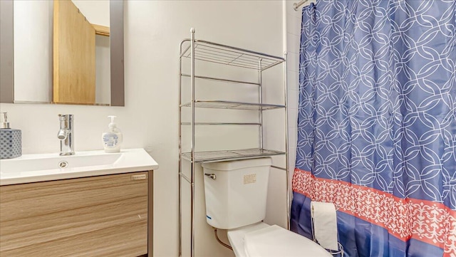 838 Cayuga Way, Stroudsburg, PA 18360 - bathroom featuring vanity and curtained shower