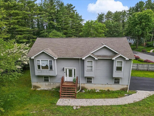838 Cayuga Way, Stroudsburg, PA 18360 - split foyer home with roof with shingles