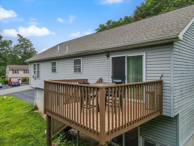 838 Cayuga Way, Stroudsburg, PA 18360 - view of wooden deck